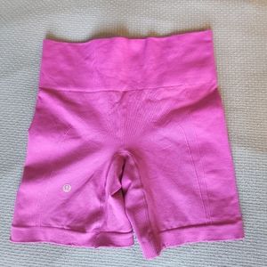 Lululemon bike shorts size 6